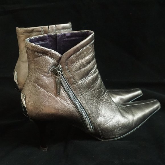 Donald J. Pliner Shoes - Donald J Pliner Size 6.5 Sarra Booties